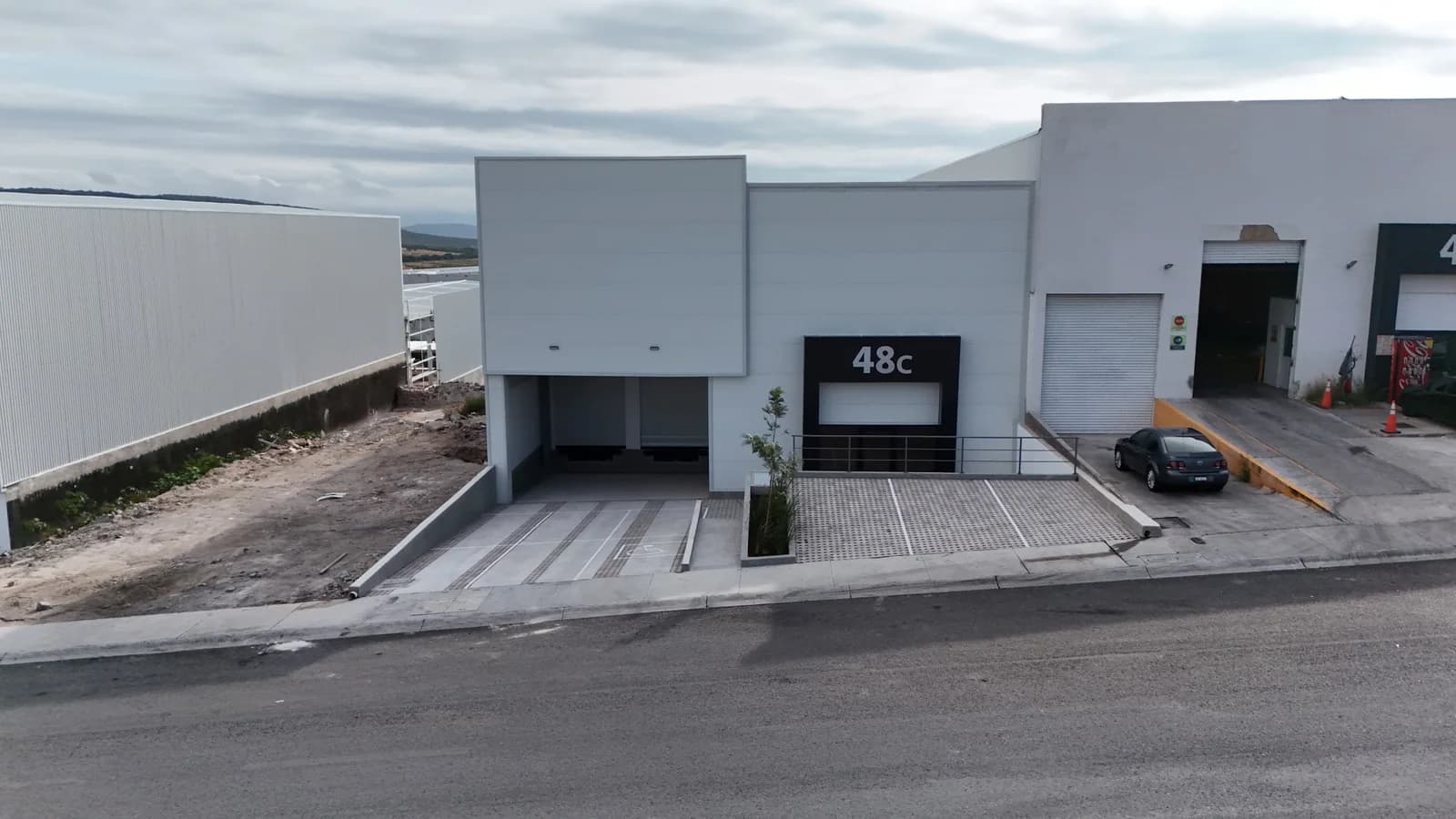 Facade of warehouse 48C at Terra Park Centenario